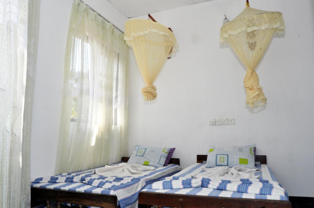 Marshal Beach Guesthouse Negombo Room photo